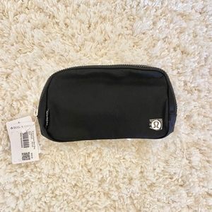 Lululemon Everywhere Belt Bag Black NWT